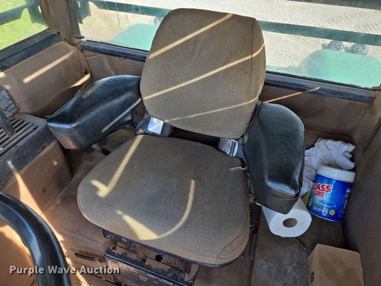 image for item EL5544 1982 John Deere 8650 4WD tractor