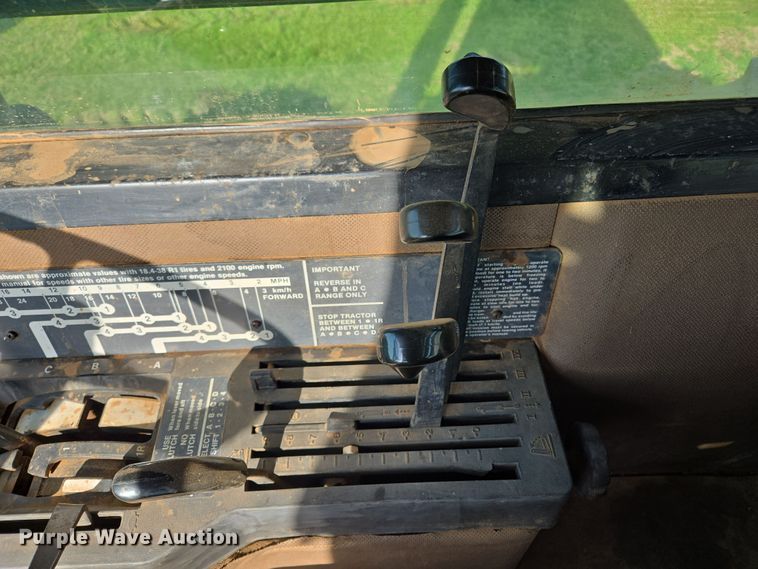 image for item EL5544 1982 John Deere 8650 4WD tractor