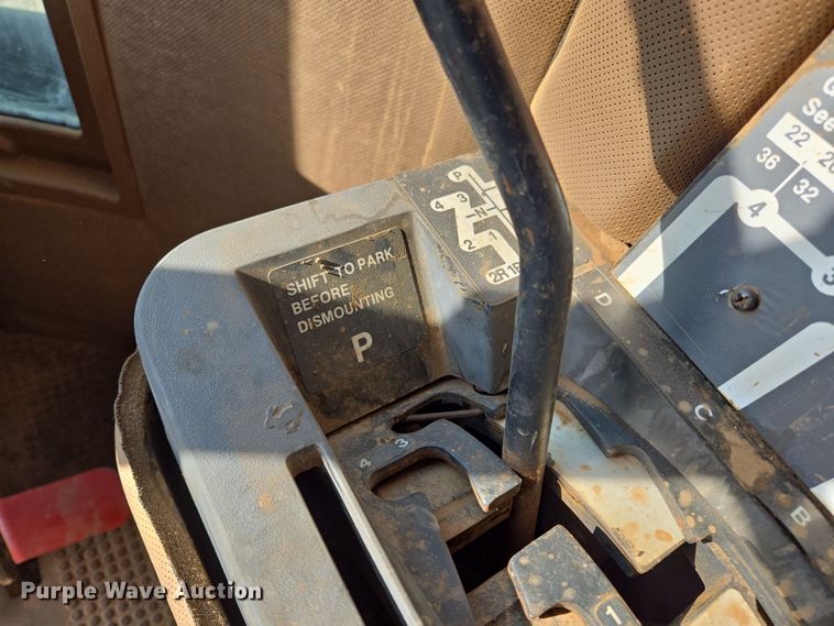 image for item EL5544 1982 John Deere 8650 4WD tractor