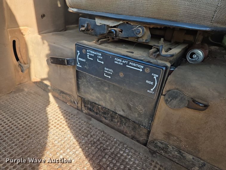 image for item EL5544 1982 John Deere 8650 4WD tractor