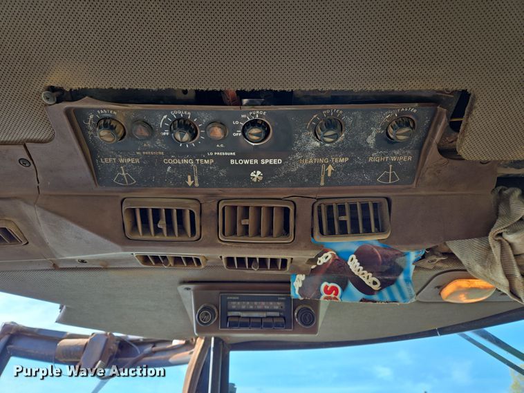 image for item EL5544 1982 John Deere 8650 4WD tractor