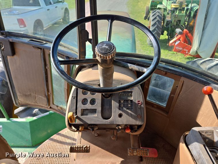 image for item EL5544 1982 John Deere 8650 4WD tractor