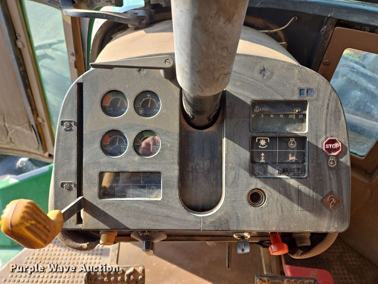 image for item EL5544 1982 John Deere 8650 4WD tractor