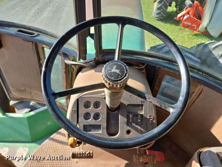 image for item EL5544 1982 John Deere 8650 4WD tractor