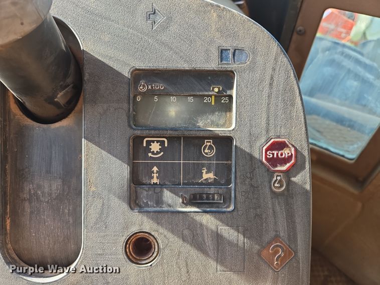 image for item EL5544 1982 John Deere 8650 4WD tractor