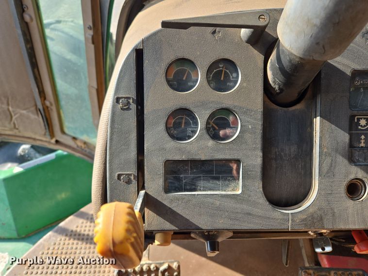 image for item EL5544 1982 John Deere 8650 4WD tractor