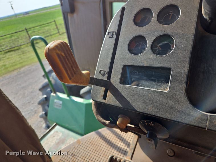 image for item EL5544 1982 John Deere 8650 4WD tractor