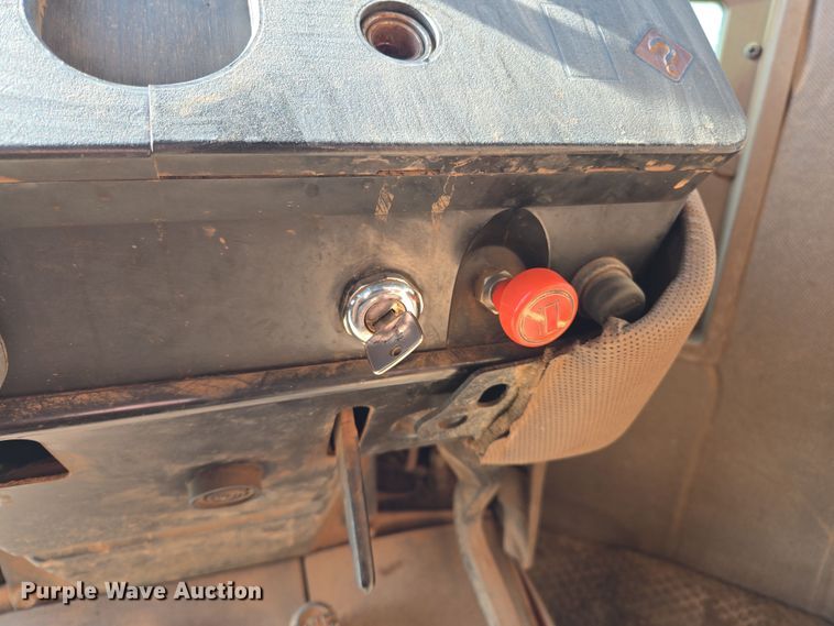 image for item EL5544 1982 John Deere 8650 4WD tractor