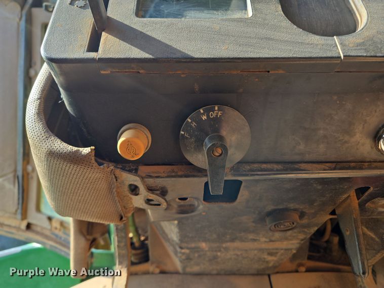 image for item EL5544 1982 John Deere 8650 4WD tractor