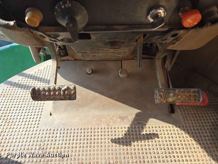 image for item EL5544 1982 John Deere 8650 4WD tractor