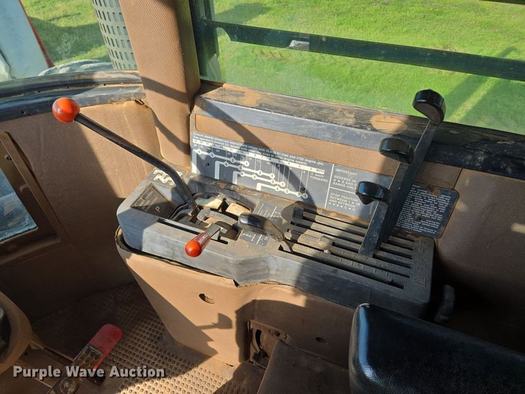 image for item EL5544 1982 John Deere 8650 4WD tractor