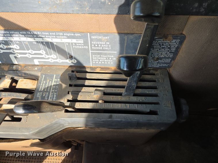 image for item EL5544 1982 John Deere 8650 4WD tractor