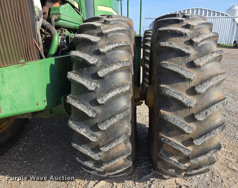 image for item EL5544 1982 John Deere 8650 4WD tractor