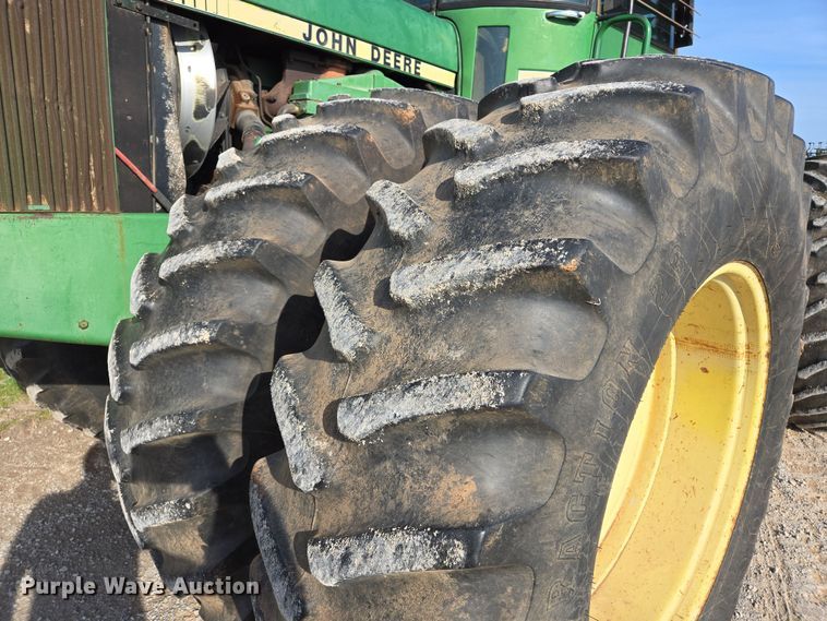 image for item EL5544 1982 John Deere 8650 4WD tractor