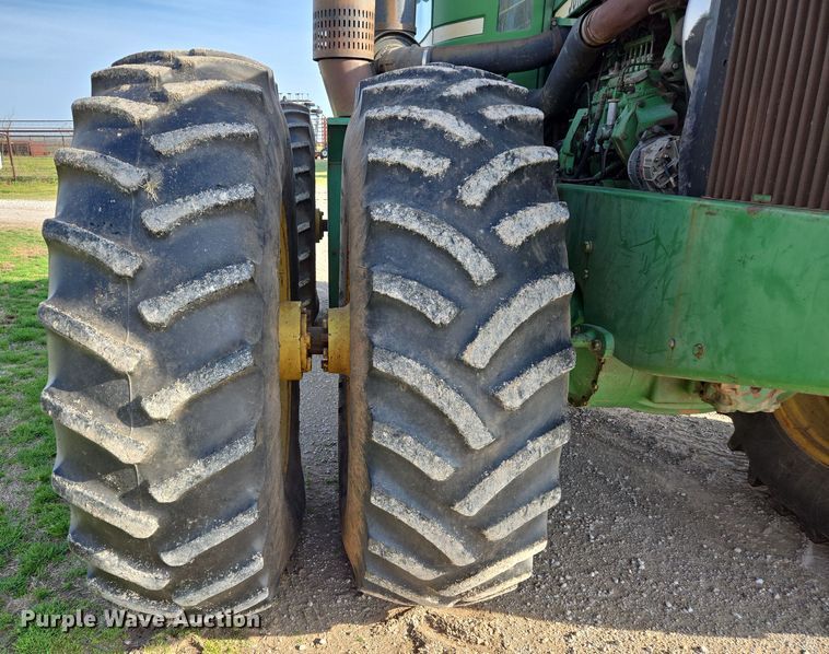 image for item EL5544 1982 John Deere 8650 4WD tractor