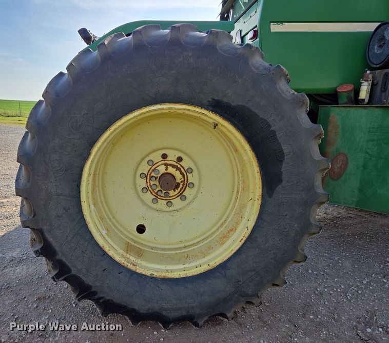 image for item EL5544 1982 John Deere 8650 4WD tractor