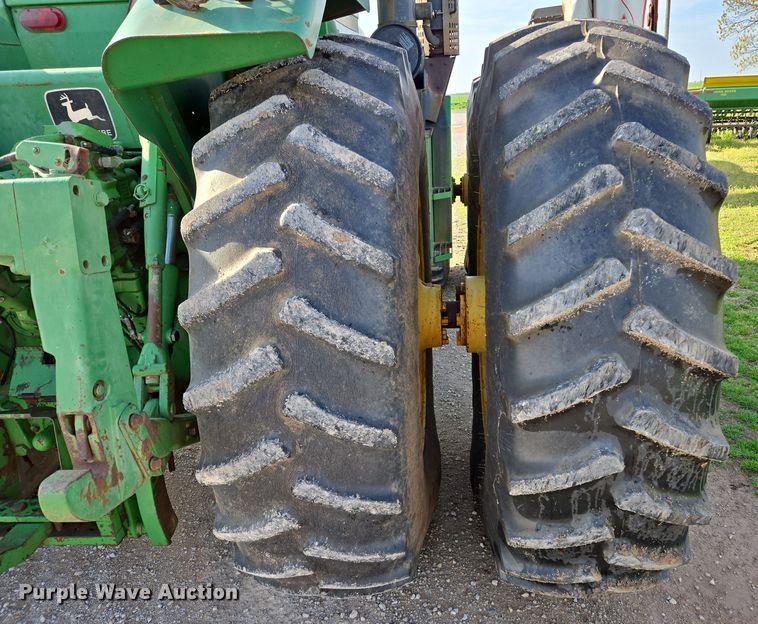 image for item EL5544 1982 John Deere 8650 4WD tractor