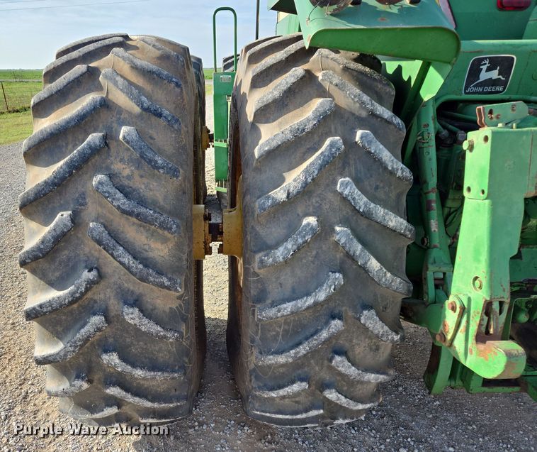 image for item EL5544 1982 John Deere 8650 4WD tractor