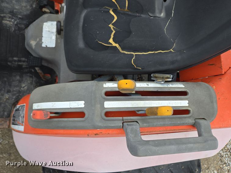 image for item EM6013 Kubota B2400 HFWD tractor