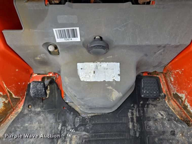 image for item EM6013 Kubota B2400 HFWD tractor