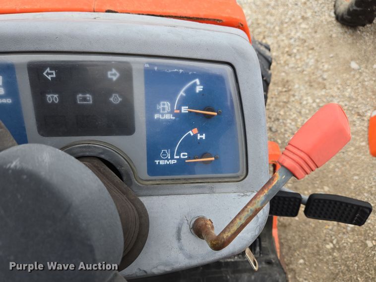 image for item EM6013 Kubota B2400 HFWD tractor