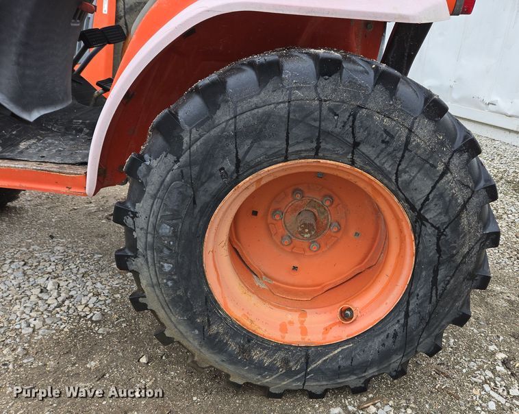 image for item EM6013 Kubota B2400 HFWD tractor