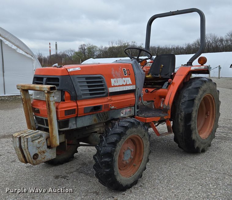 image for item EM6014 Kubota L2900 HFWD tractor