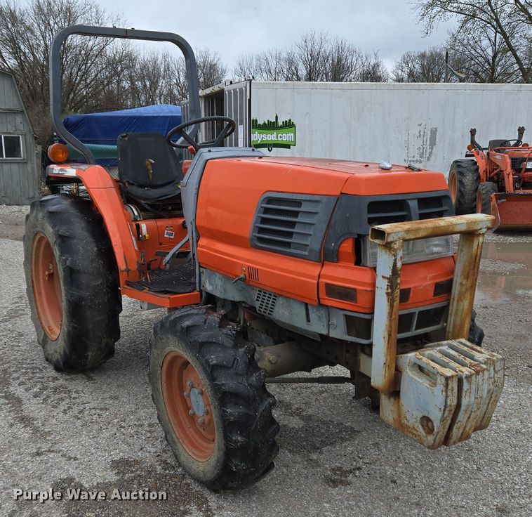 image for item EM6014 Kubota L2900 HFWD tractor