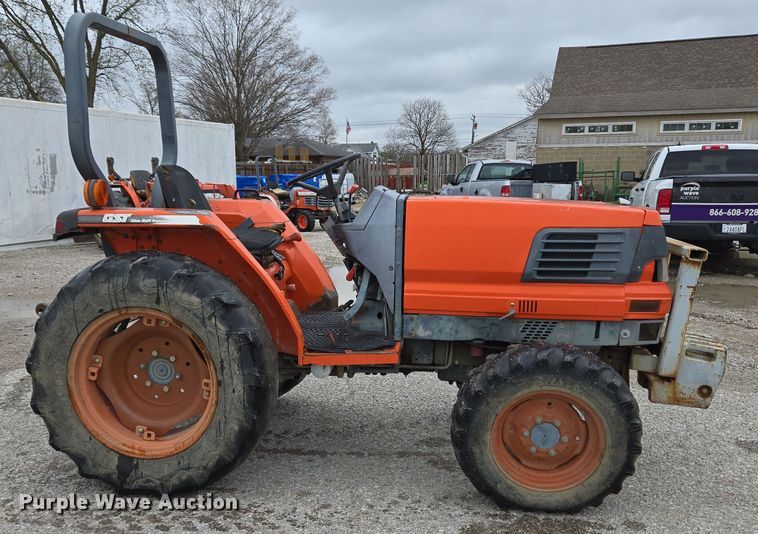 image for item EM6014 Kubota L2900 HFWD tractor