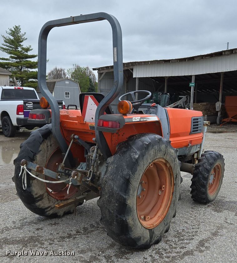 image for item EM6014 Kubota L2900 HFWD tractor