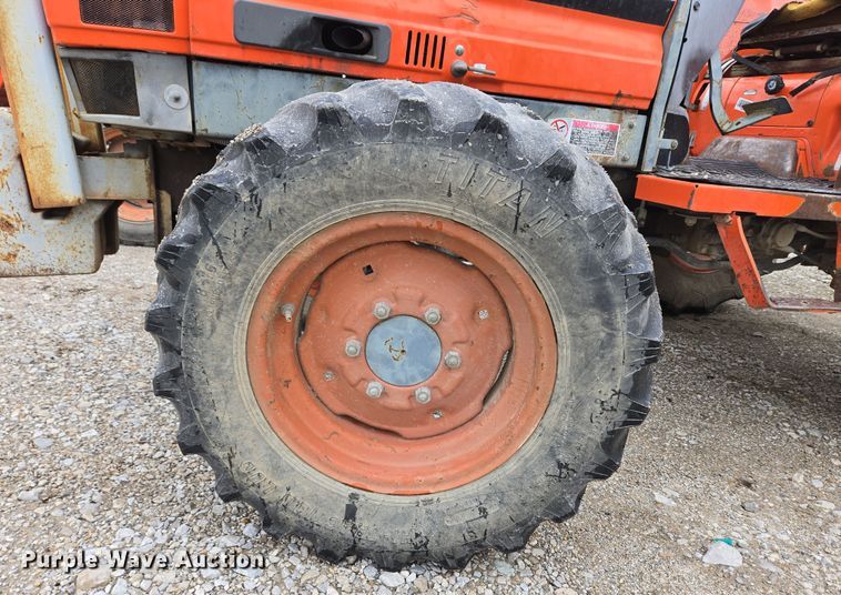image for item EM6014 Kubota L2900 HFWD tractor