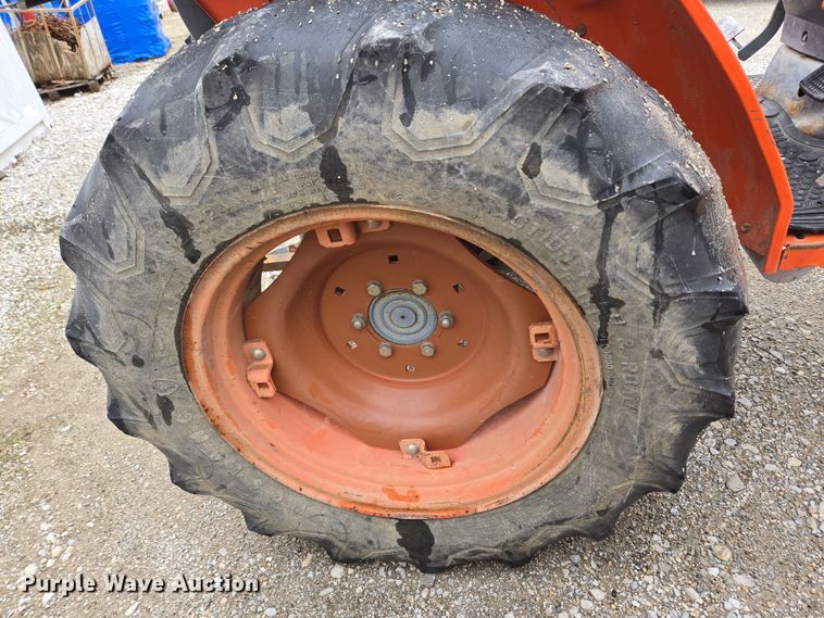 image for item EM6014 Kubota L2900 HFWD tractor