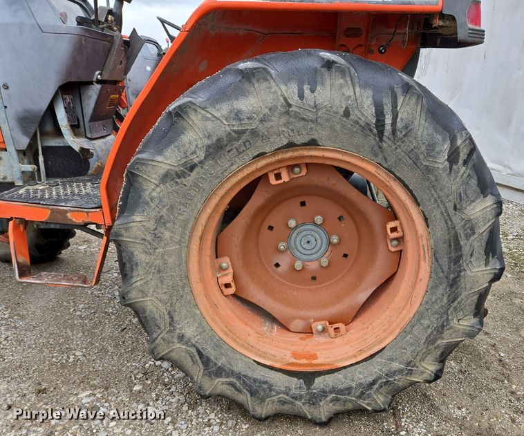 image for item EM6014 Kubota L2900 HFWD tractor
