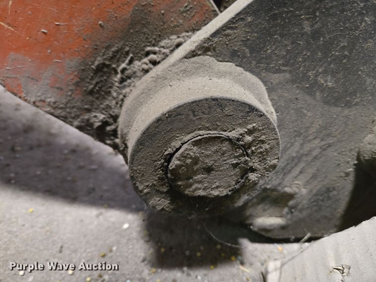 image for item EM6015 2014 Kubota R520S wheel loader