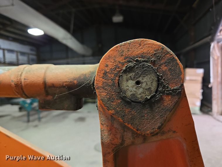 image for item EM6015 2014 Kubota R520S wheel loader