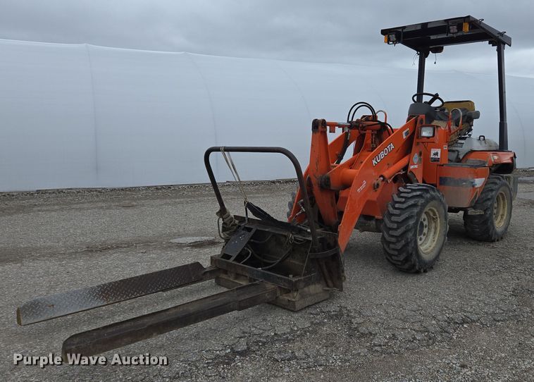 image for item EM6016 2003 Kubota R420 wheel loader