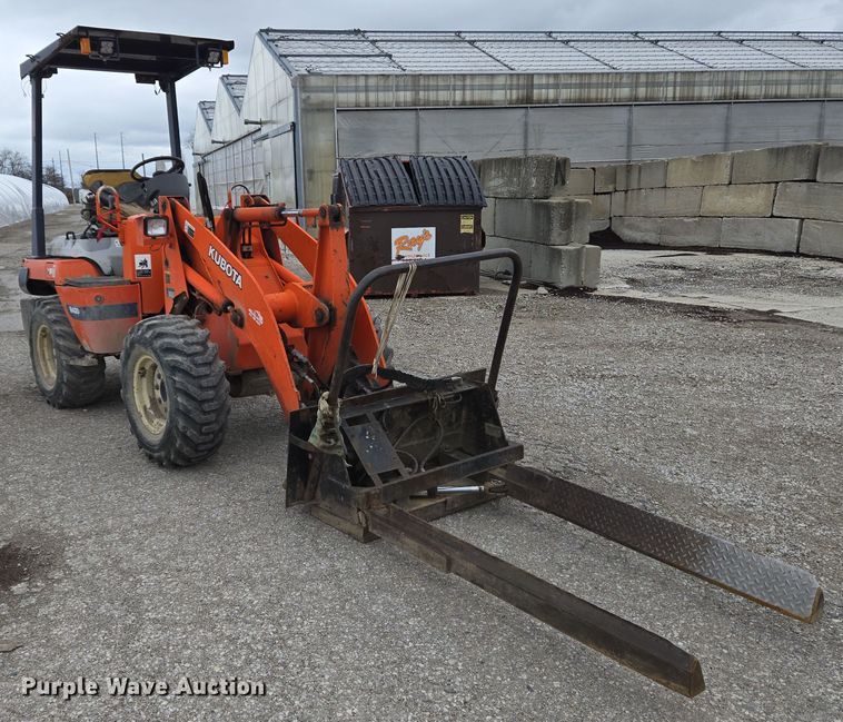image for item EM6016 2003 Kubota R420 wheel loader