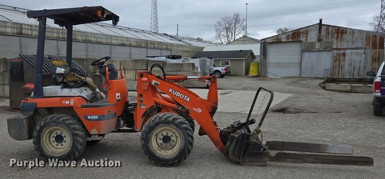 image for item EM6016 2003 Kubota R420 wheel loader