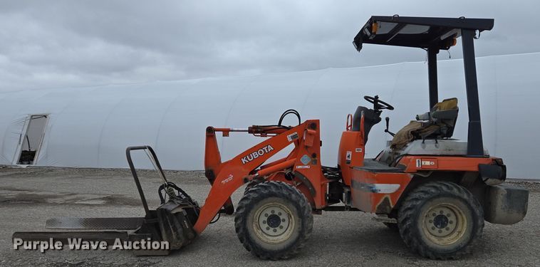 image for item EM6016 2003 Kubota R420 wheel loader