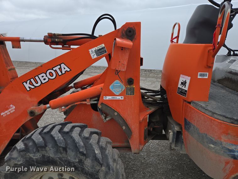 image for item EM6016 2003 Kubota R420 wheel loader