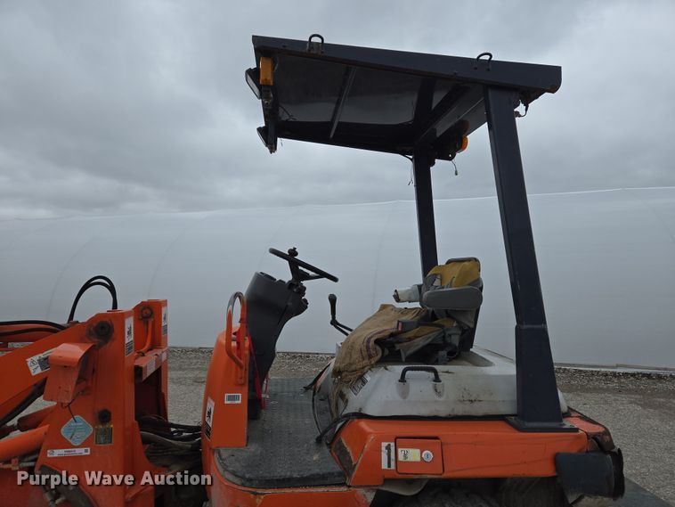 image for item EM6016 2003 Kubota R420 wheel loader