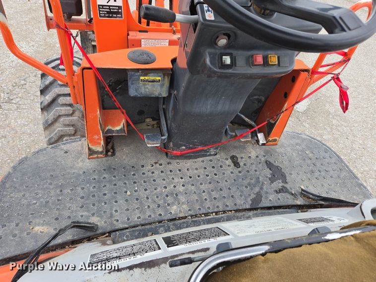 image for item EM6016 2003 Kubota R420 wheel loader