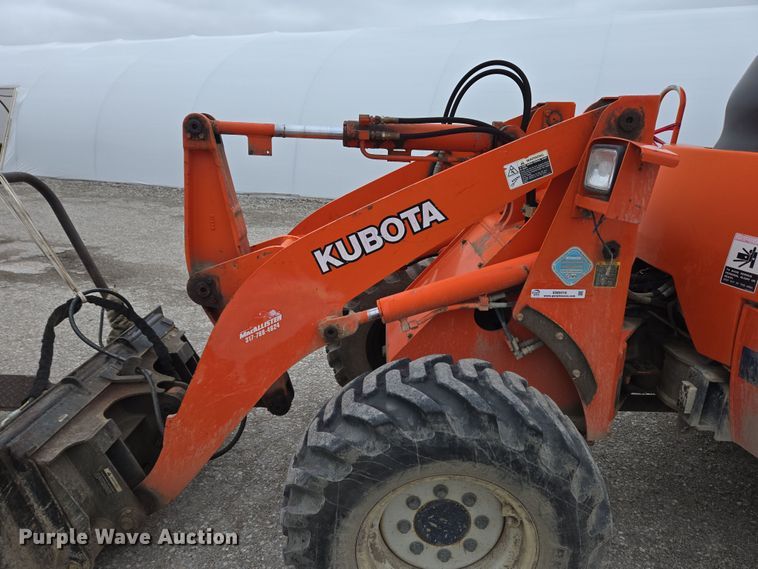 image for item EM6016 2003 Kubota R420 wheel loader