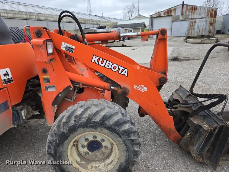 image for item EM6016 2003 Kubota R420 wheel loader