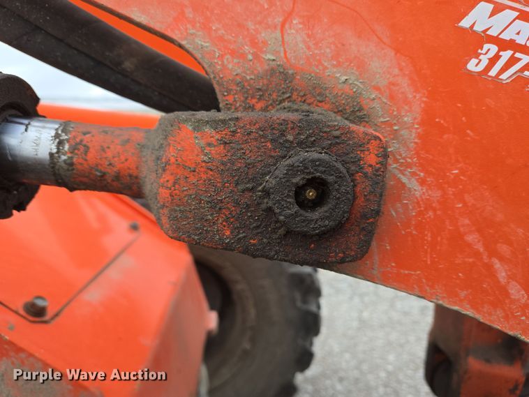 image for item EM6016 2003 Kubota R420 wheel loader