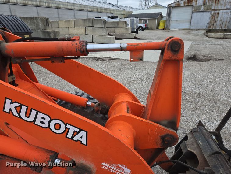 image for item EM6016 2003 Kubota R420 wheel loader