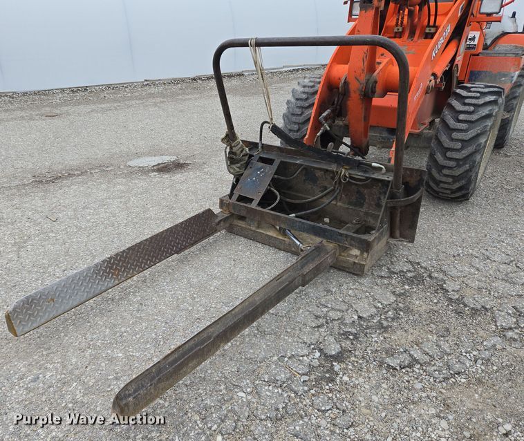 image for item EM6016 2003 Kubota R420 wheel loader