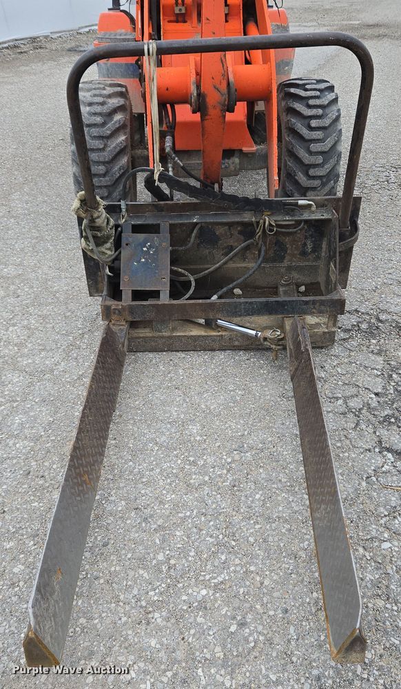 image for item EM6016 2003 Kubota R420 wheel loader