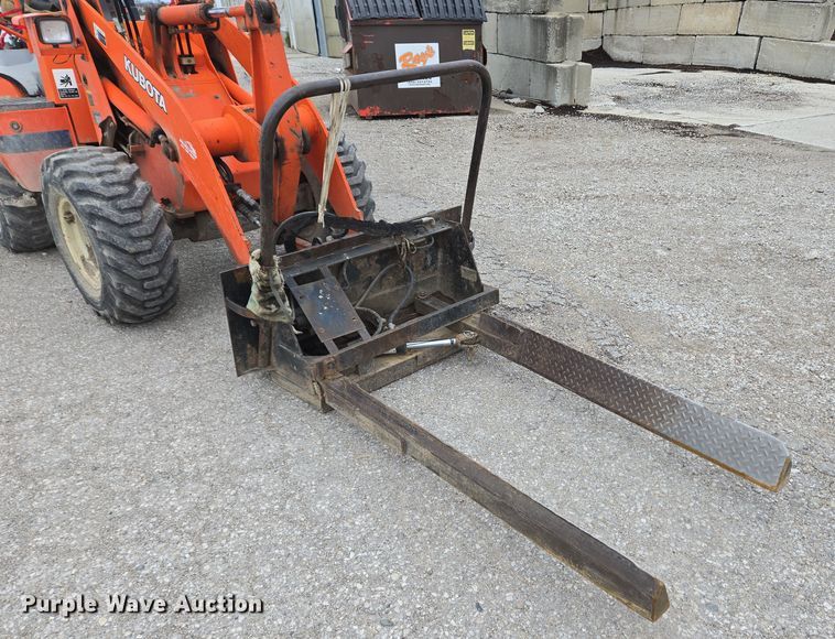 image for item EM6016 2003 Kubota R420 wheel loader