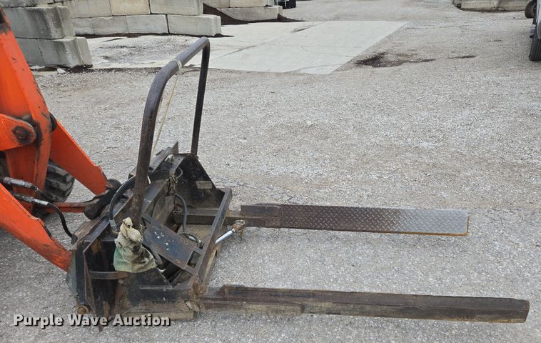 image for item EM6016 2003 Kubota R420 wheel loader